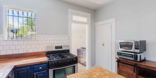 Amazing Highlands location with huge walkability! Gallery 12