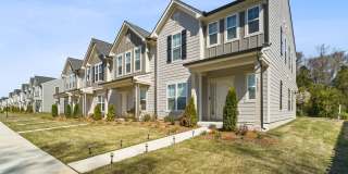 Spring deal : 500$ rewards for a 15 month rental lease - Elegant  3br/2.5 bath Townhome available- well maintained and like New Gallery 16
