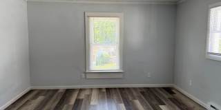 Cozy & Updated 1 Bedroom | 1 Bathroom Efficiency Apartment Cozy & Updated 1 Bedroom | 1 Bathroom Efficiency Apartment Gallery 3