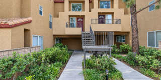 2 Bedroom Condo for Rent in Santa Clarita! Gallery 1
