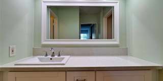 5625 Sumner Gallery 32