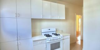VERY LARGE 1 BEDROOM APARTMENT (HAS BEEN USED AS A 2 BEDROOM) Gallery 5