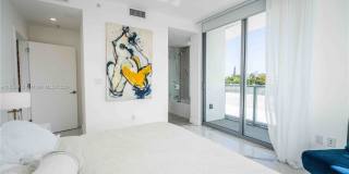 8425 Crespi Boulevard Gallery 9