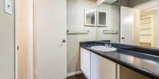 254 E Riverside Dr Gallery 1