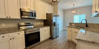 Modern 2-Bedroom Townhome with Dual Suites in Beautiful Winter Haven! Gallery 7