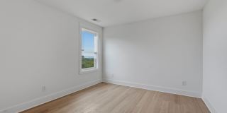 Spacious 5-Bedroom with Fenced Yard & Modern Amenities Gallery 18