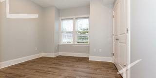 Fantastic, Newly renovated 4-bd/2 ba with Laundry Gallery 14