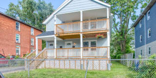 Lovely 3 Bedroom 1 Bathroom - 1st Floor with/ Washer and Dryer Gallery 101