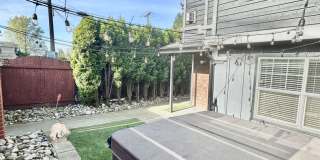 Modern 3 bedroom, 2.5 bathroom Townhome in Mapleleaf! Gallery 3