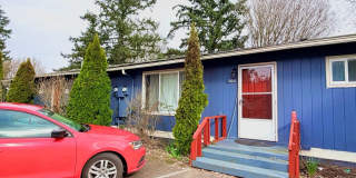 Renovated 2BR with Large Backyard, Storage, Washer  Dryer  Parking Gallery 1