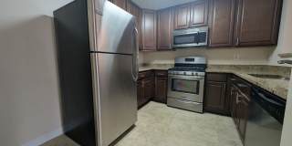 Beautiful 2 bed/2 bath condo in Reston...walk to RESTON TOWN CENTER!! Gallery 17