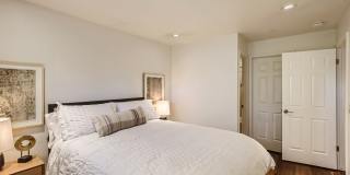 Downtown 2 BDR / 2BA - Walk to Everything Gallery 19