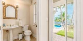 901 SE Riverside Drive Gallery 46