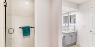 Luxury 4-bedroom - 4 bath with garage Gallery 30