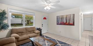 Southside Savannah Gem – 4BR Home in Windsor Forest with Sunroom & Patio Gallery 11