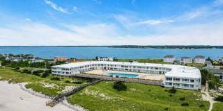 585 Dune Road Gallery 16