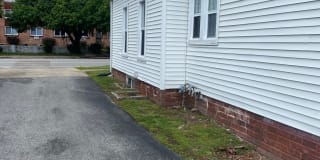 705-1 S. Poplar St Gallery 16