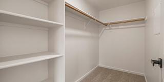 Sterling Oaks Luxury Apartments Gallery 34