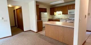 586 North Westmount Drive - 3 Gallery 1