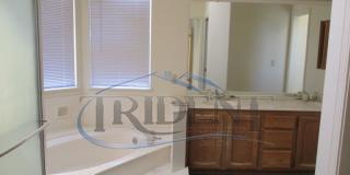 Large 4 bedroom, 3 bath house located on a large lot Gallery 17