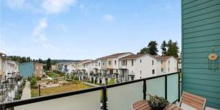 Modern 2-bed, 2-bath Townhome in Shoreline. Gallery 8