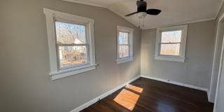 Spacious 2BR + Den with Huge Deck & Hardwood Floors Gallery 19