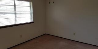LARGE HOME IN COLONIAL PARK Gallery 10