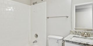 Beacon Pointe Apartments & Townhomes Gallery 19