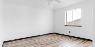 1733 Elm Street Gallery 17