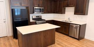 Stunning Townhome Near Hospital! Gallery 1