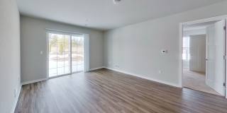 Condo Style Upper 3 Bedroom 2 Bathroom plus Den Apartment Gallery 24