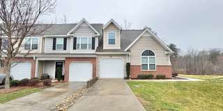 3 Bedroom End Unit in Robyn's Glen ! Gallery 1