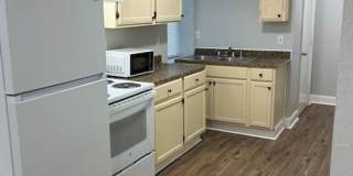 Newly renovated 3 BR 1.5BA 1400 sf townhouse located in near downtown Norfolk. Gallery 10