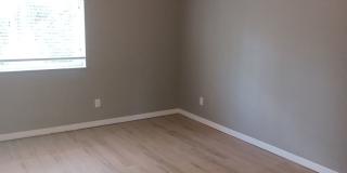 Townhouse with Amenities Galore: 3 BR / 2.5 Bath In The Colonnade Community Gallery 17