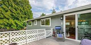 Beautiful Home with 4 Bedrooms and 2 Bathrooms Available in September! Gallery 29