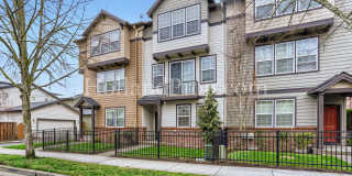 Stunning 4-Bedroom Townhouse with Dual Master Suites and Convenient 2-Car Garage in Hillsboro! Gallery 3