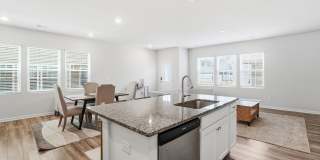 Luxury End-Unit Townhome in Desirable Chateau Community Gallery 15