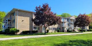 Adorable 1st Floor Condo 2 Bed / 1 Bath in South Manchester with Heat, Hot Water and Parking Included! - $1,995/mo Gallery 4