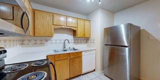 $875 + 2 WEEKS FREE RENT +  STAINLESS STEEL APPLIANCES!!!! Gallery 7