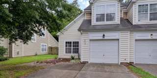 Spacious Duplex in Willow Lakes Gallery 1