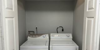 Newly renovated 3 BR 1.5BA 1400 sf townhouse located in near downtown Norfolk. Gallery 3