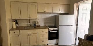 Unfurnished Beautiful Studio Retreat in Treasure Island – Minutes from the Beach! Gallery 6