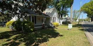 Charming 3 Bedroom 2 Bath Renovated Ranch Home Gallery 1