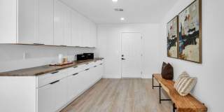 Meticulously renovated single-story contemporary estate Gallery 31