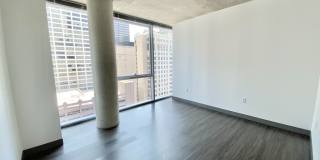 200 N Wells St Gallery 4