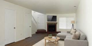 Lovely 2 bedroom townhouse Gallery 9