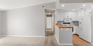 Rancho San Diego- Beautiful Mirasol Complex- 2 bed / 2 bath Upstairs Condo w A/C, Laundry + Parking- Summer Special! $750 OFF YOUR FIRST MONTH - Gallery 7