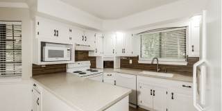 5 BR/2.5BA | Sprawling Single Family Home | 2-Car Garage | Huge backyard! Gallery 8