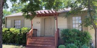 3bed/1bath House - Two Blocks from Campus Gallery 1