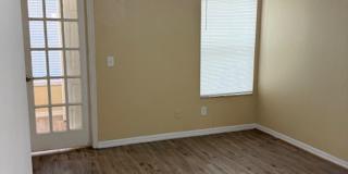 Large one bedroom condominium Gallery 10